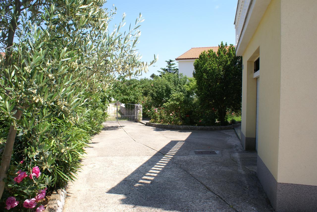 Apartments Nikola Krk Town Exterior foto